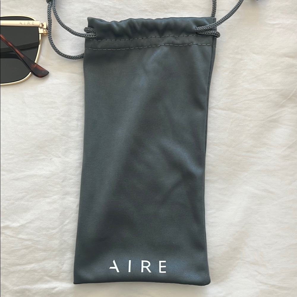 AIRE - Stylish Gold and Black Sunglasses - Picture 3 of 3